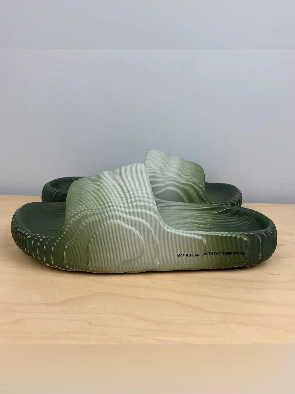 Adidas Men’s Size 7.0 (UK7) Adilette 22 Green Slide Sandals Slip On Flip Flops